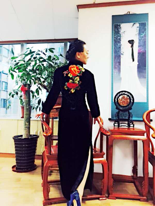 精品绣花旗袍  QXY015