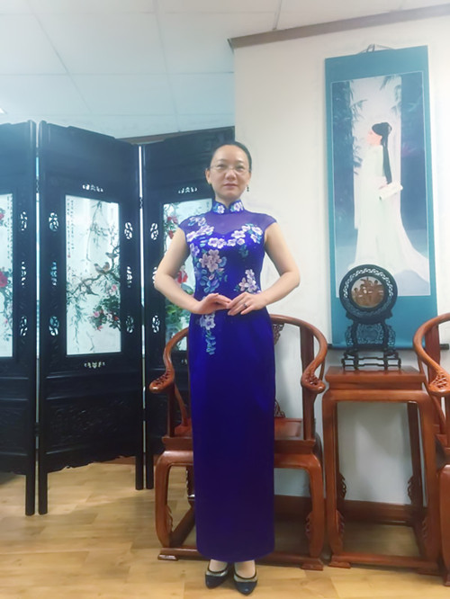 精品绣花旗袍  QXY025