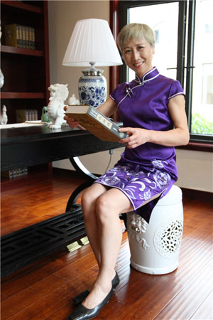 精品绣花旗袍  QXY031