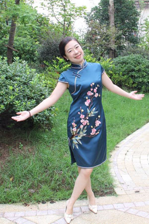 精品绣花旗袍  QXY002