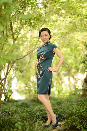 精品绣花旗袍 QXY002