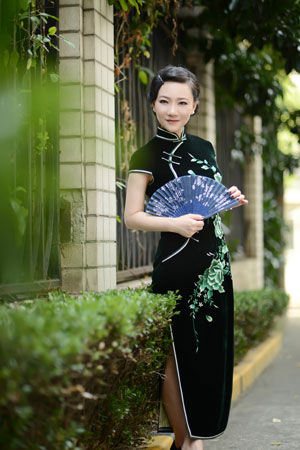 精品绣花旗袍 QXY003